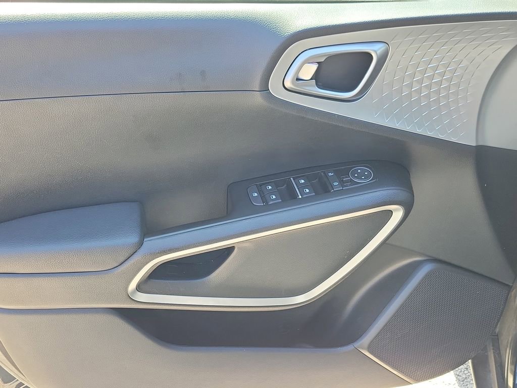 Used 2024 Kia Soul LX w/ Option Group 015 image 15