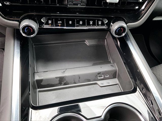 Used 2026 Chevrolet Suburban LS RWD image 24