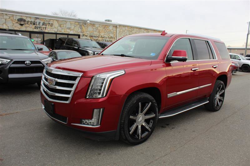 Used 2015 Cadillac Escalade Luxury image 3