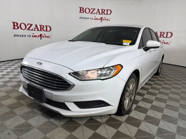 Used 2017 Ford Fusion SE FWD image 4