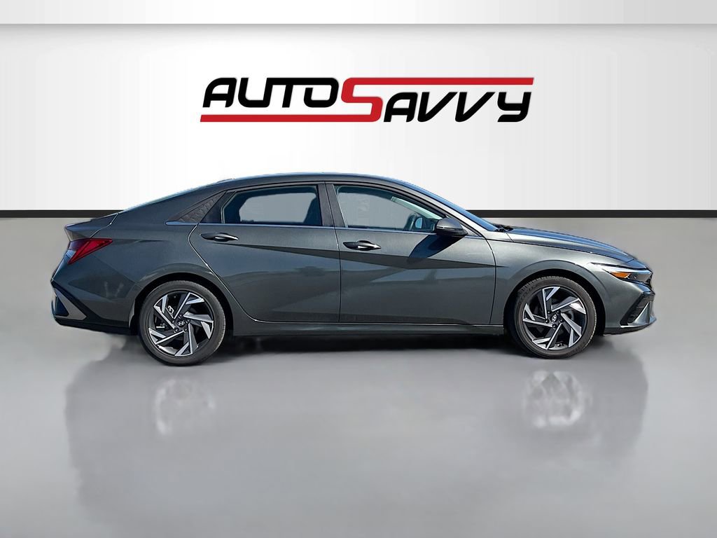 Used 2025 Hyundai Elantra Limited FWD image 8