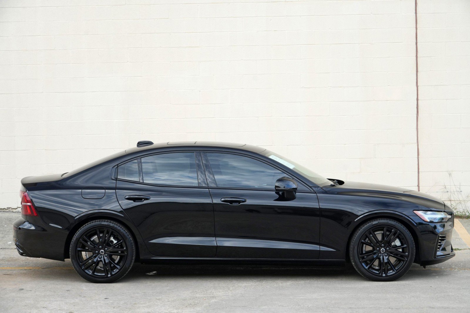 Used 2022 Volvo S60 T8 R-Design w/ Climate Package AWD/4WD image 55