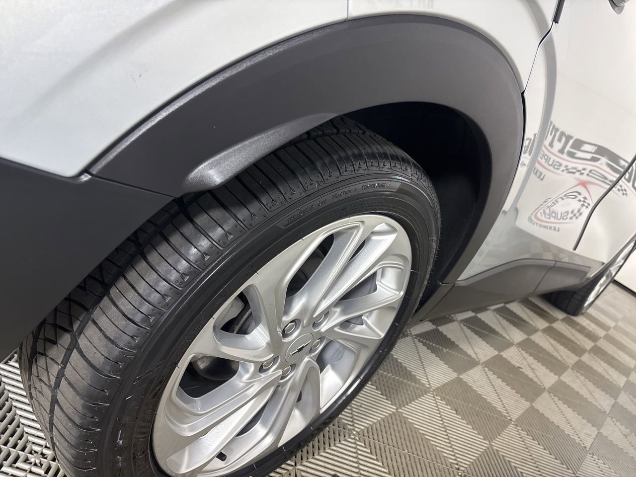 Used 2022 Chevrolet Bolt EUV LT w/ Comfort Package image 29