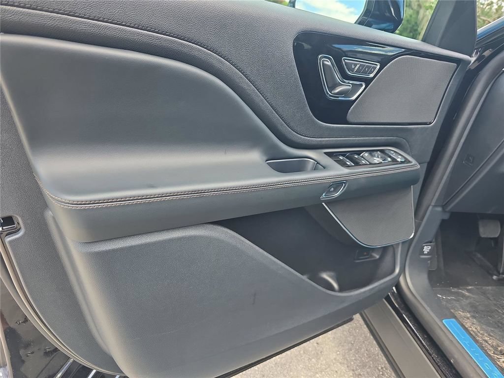 New 2026 Lincoln Aviator 2WD image 30