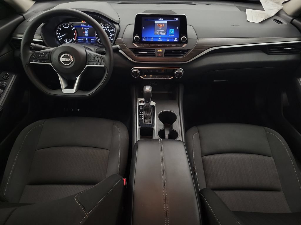 Used 2025 Nissan Altima 2.5 SV FWD image 14