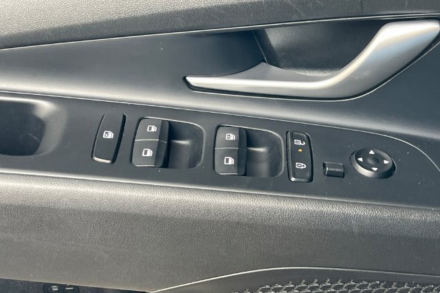 Used 2025 Hyundai Elantra Limited FWD image 14