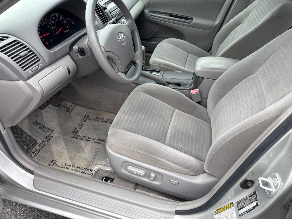 Used 2005 Toyota Camry LE FWD image 13