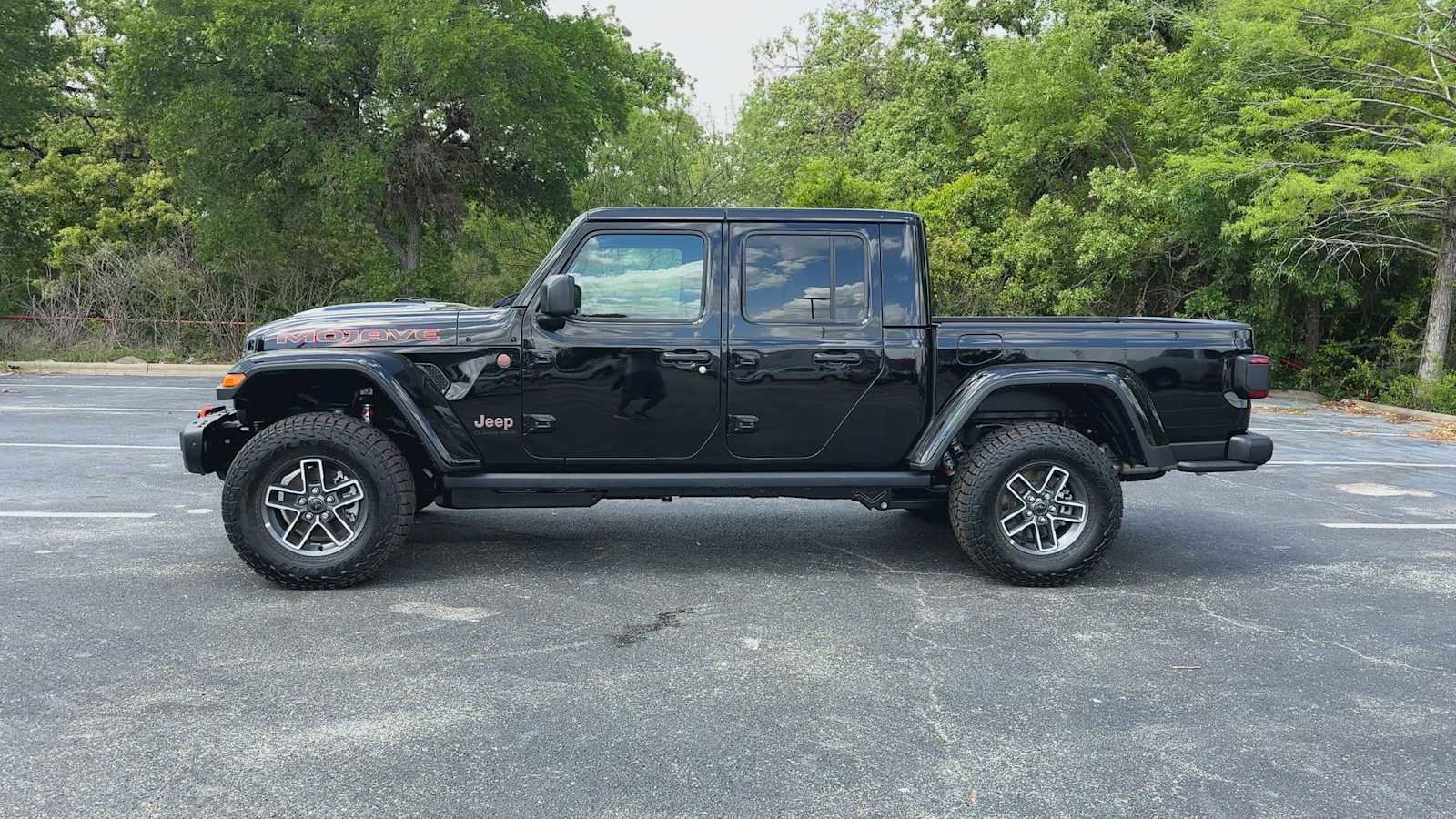 New 2026 Jeep Gladiator Mojave image 5