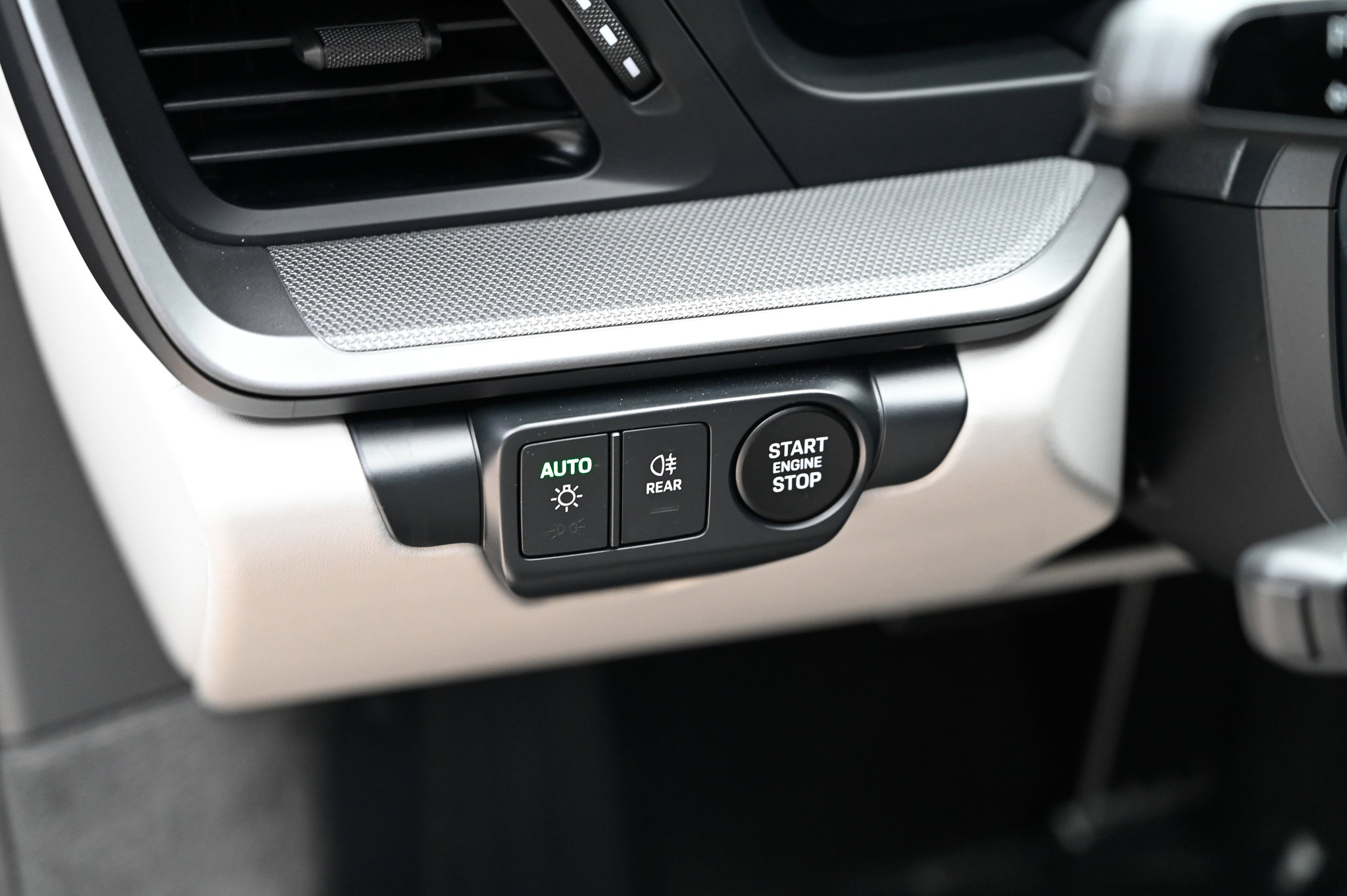 Used 2025 Porsche 911 Carrera image 25