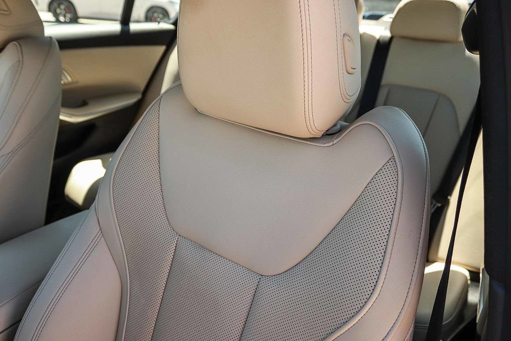 Used 2023 BMW 330i Sedan w/ Parking Assistance Package RWD image 29