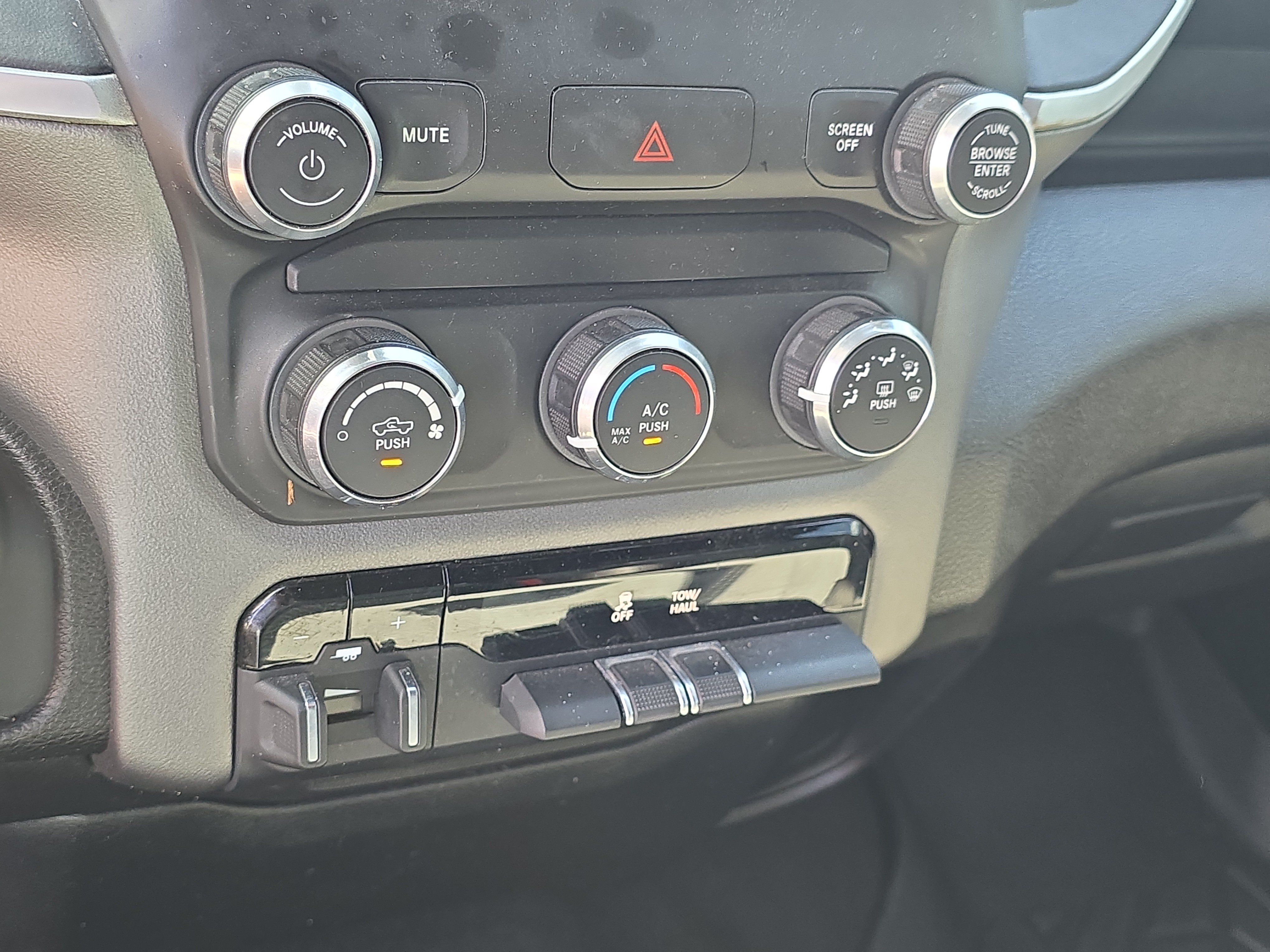 Used 2022 RAM 2500 Big Horn AWD/4WD image 24