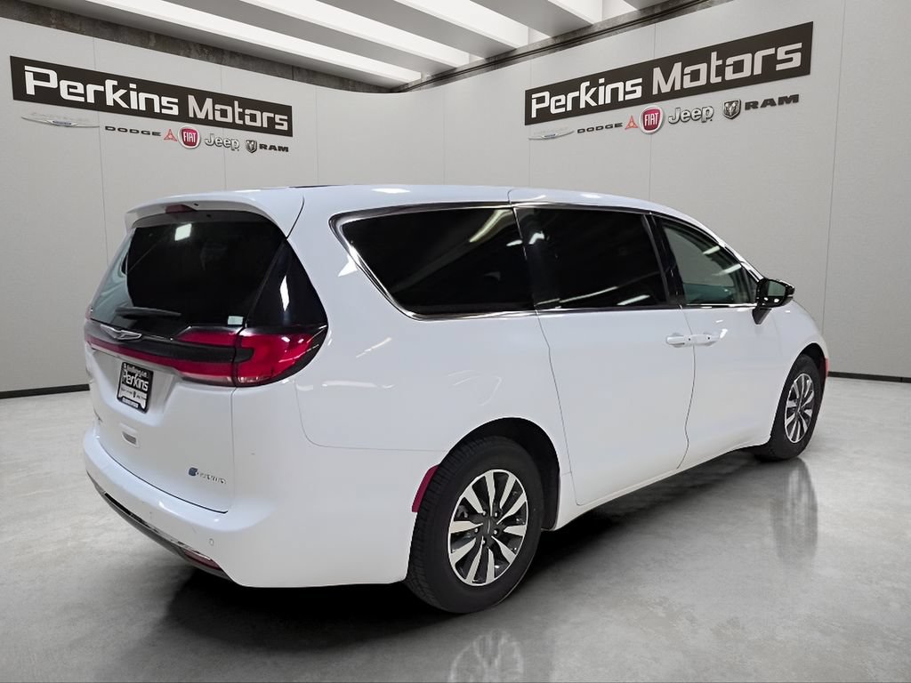 Used 2024 Chrysler Pacifica Limited FWD image 5