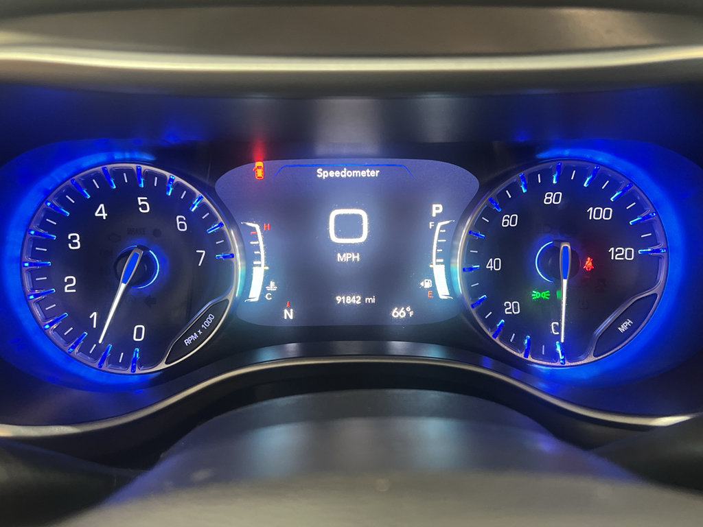 Used 2023 Chrysler Pacifica Touring-L FWD image 27