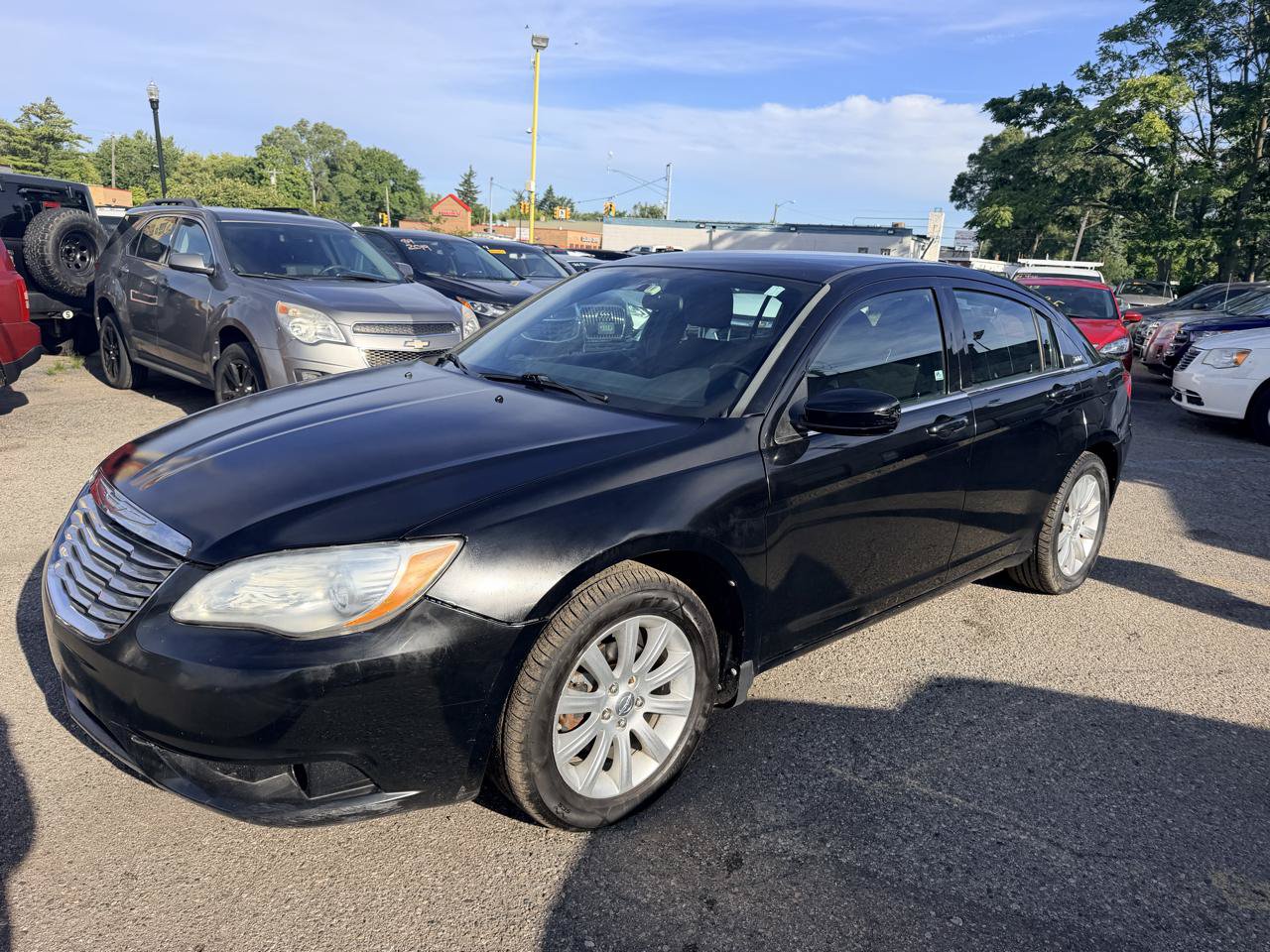 Used 2011 Chrysler 200 Touring FWD image 1