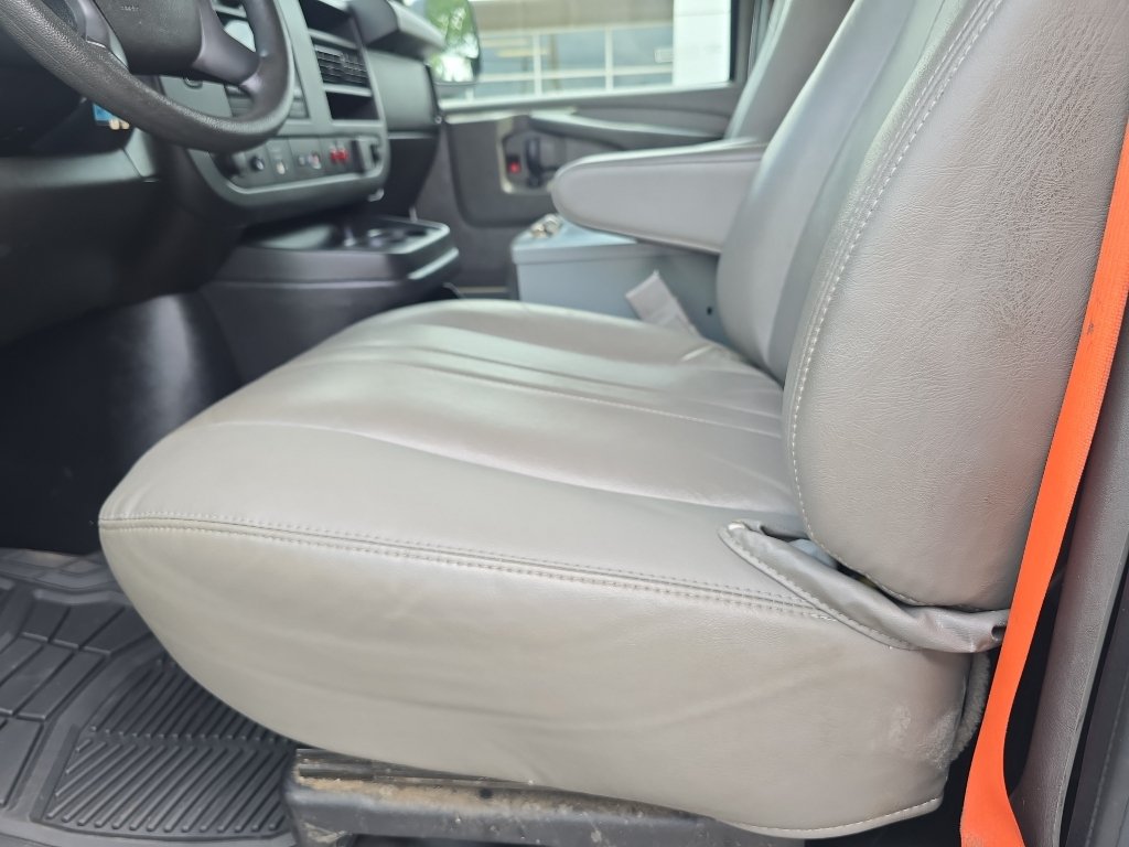 Used 2015 Chevrolet Express 2500 RWD image 19