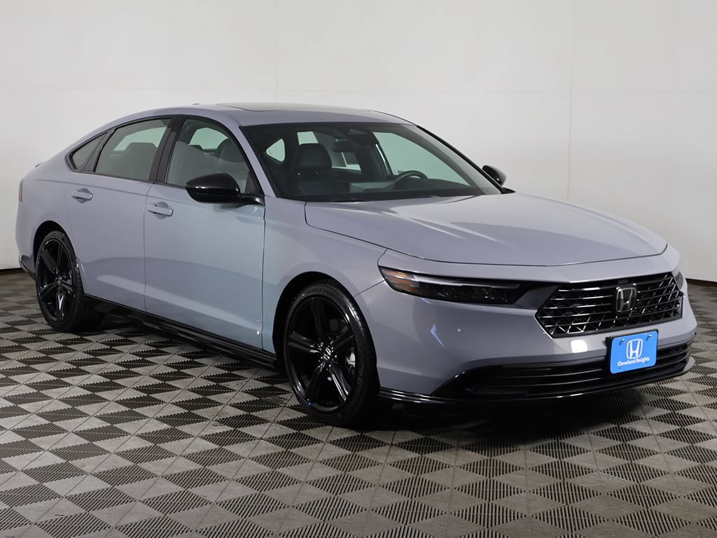 Used 2023 Honda Accord Sport image 2