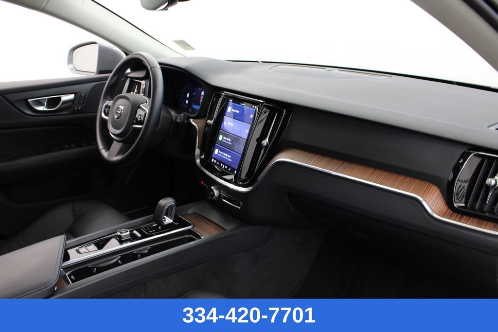 Used 2025 Volvo V60 B5 Cross Country Plus image 26