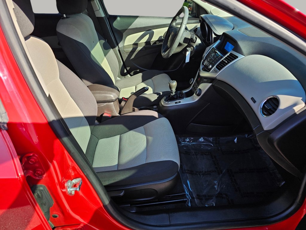 Used 2015 Chevrolet Cruze LS image 22