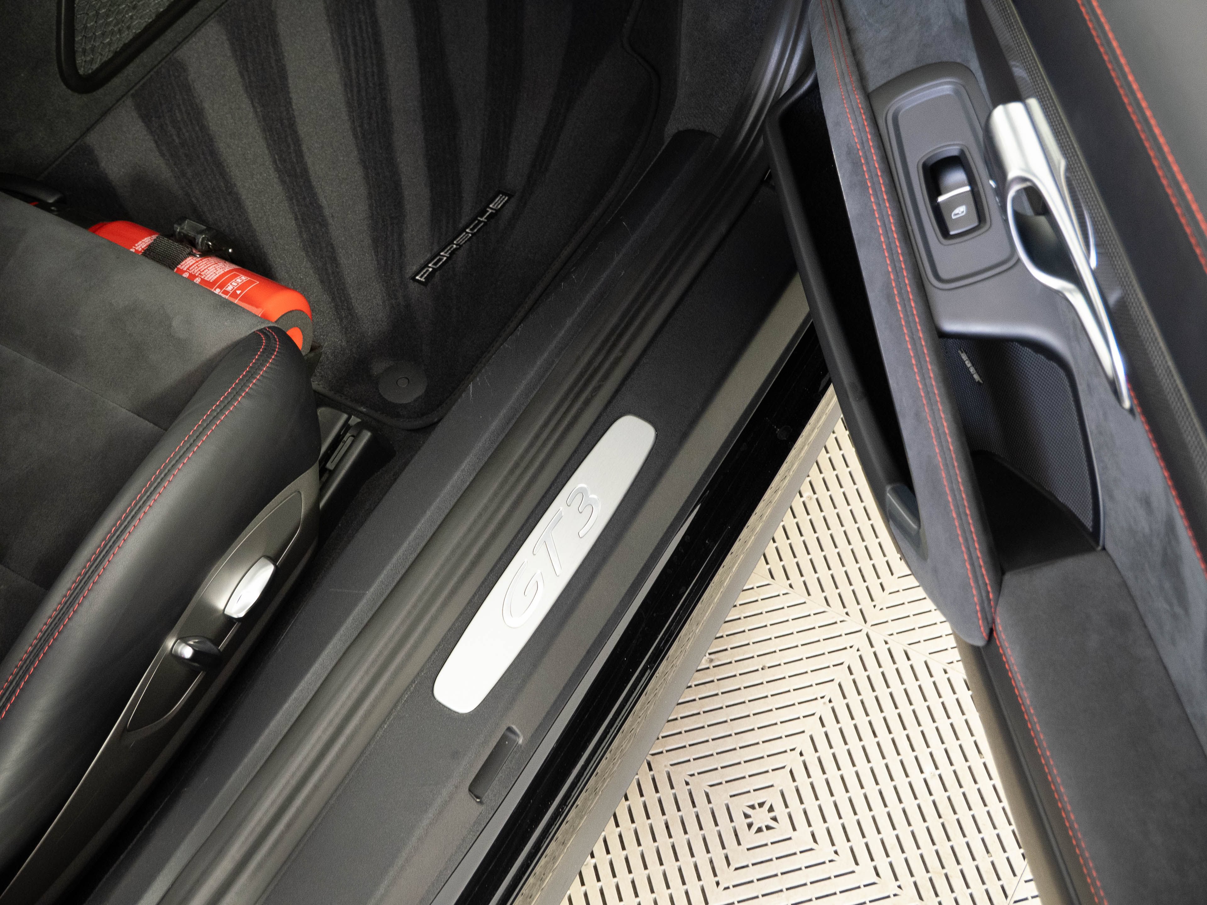 Certified 2018 Porsche 911 GT3 RWD image 18