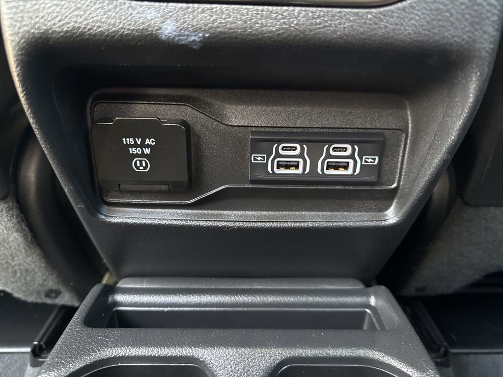 Used 2023 Jeep Grand Cherokee L Limited w/ Black Appearance Package image 23