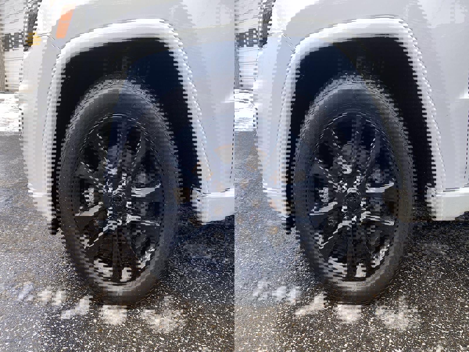 Used 2017 Jeep Grand Cherokee Altitude image 24