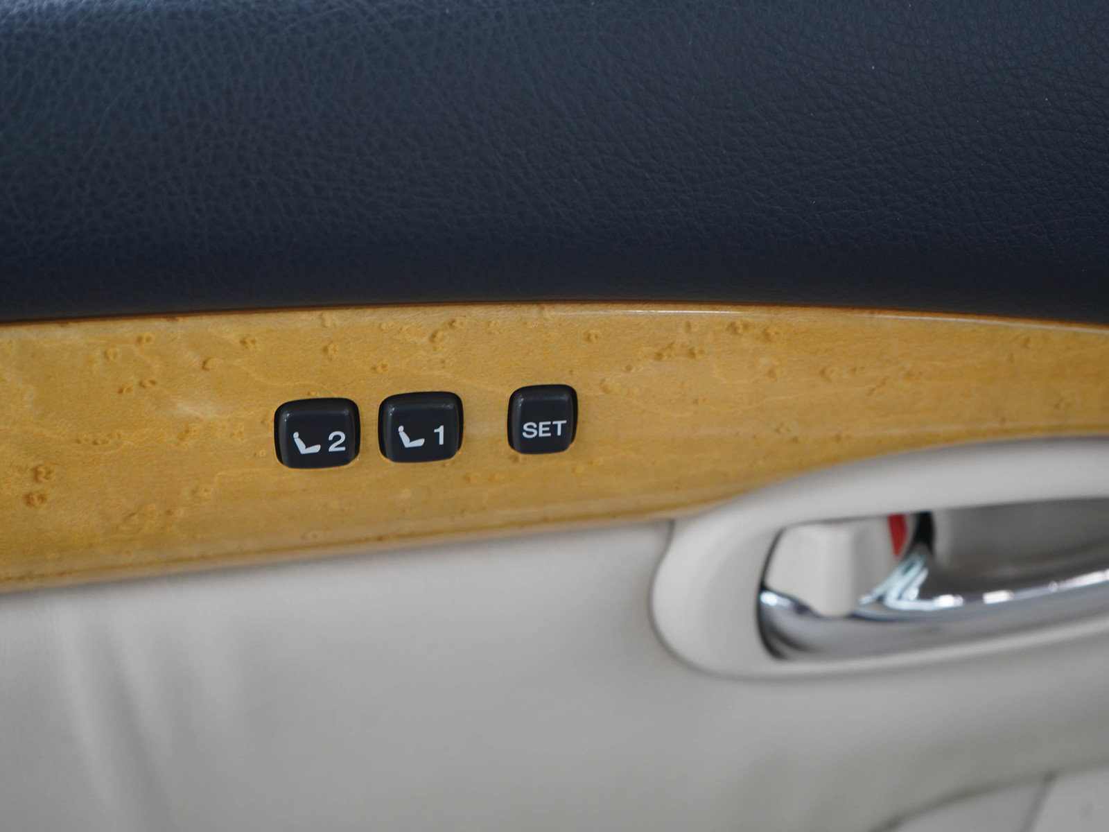 Used 2002 Lexus SC 430 Convertible RWD image 16