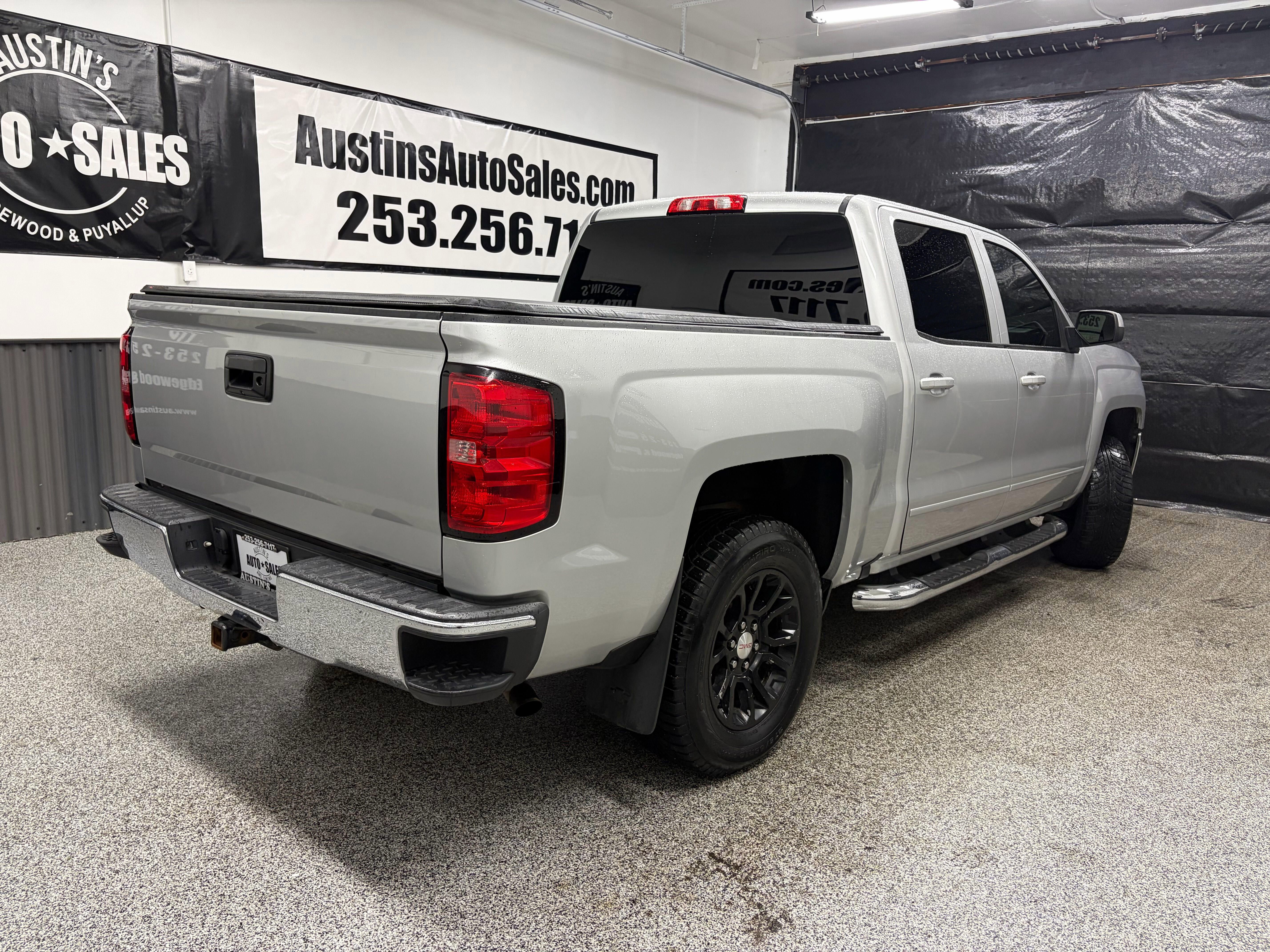Used 2018 Chevrolet Silverado 1500 LT w/ All Star Edition AWD/4WD image 3