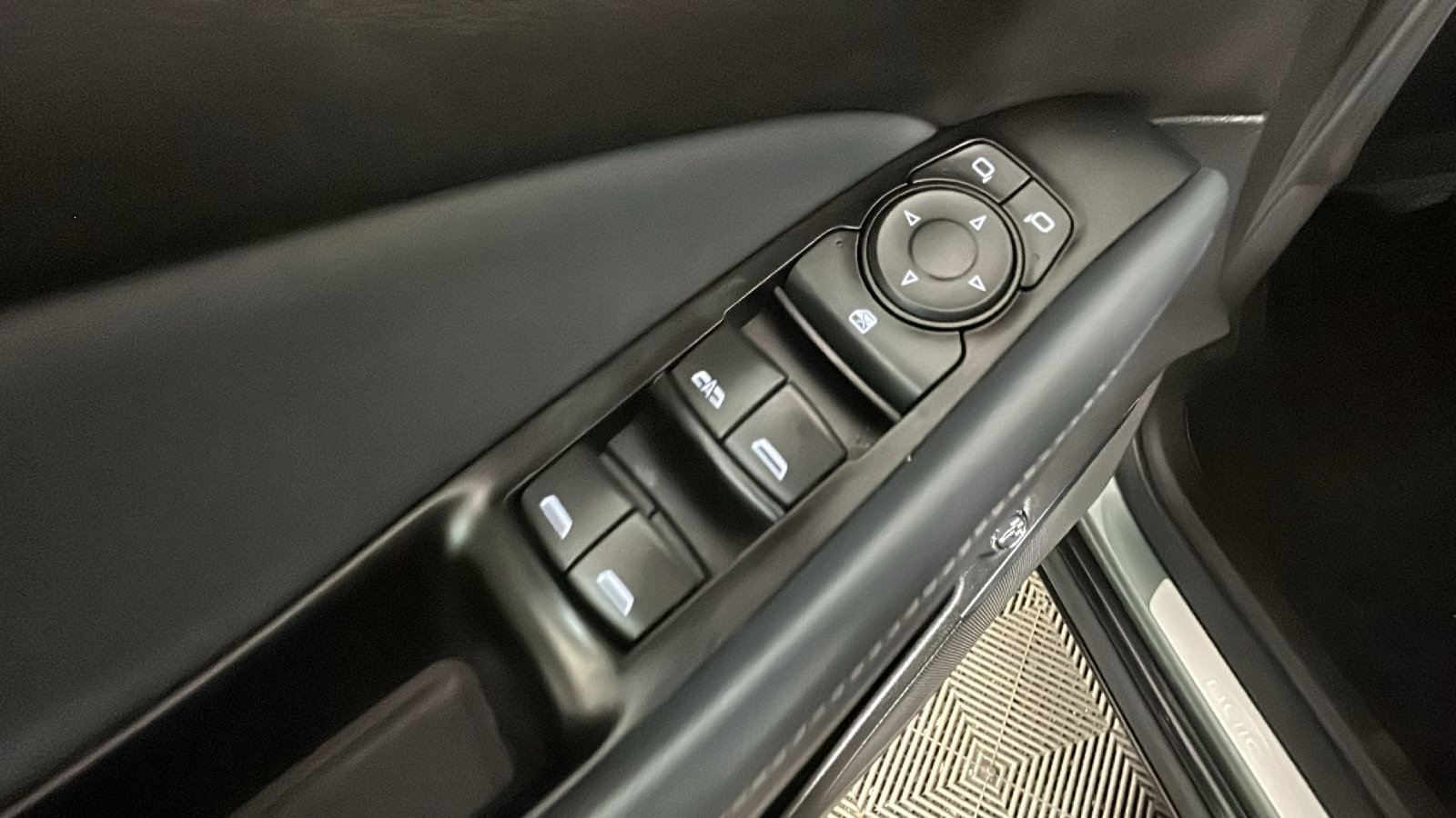 Used 2023 Buick Enclave Essence w/ LPO, Floor Liner Package FWD image 13