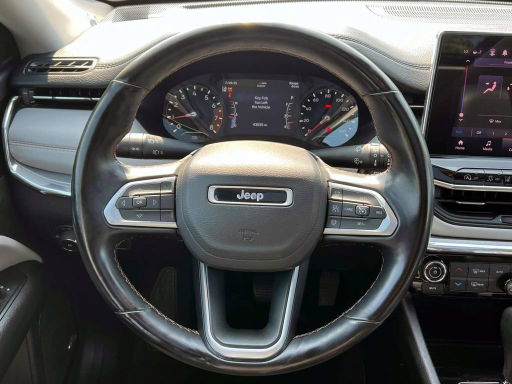 Certified 2022 Jeep Compass Limited w/ Sun and Sound Group AWD/4WD image 15