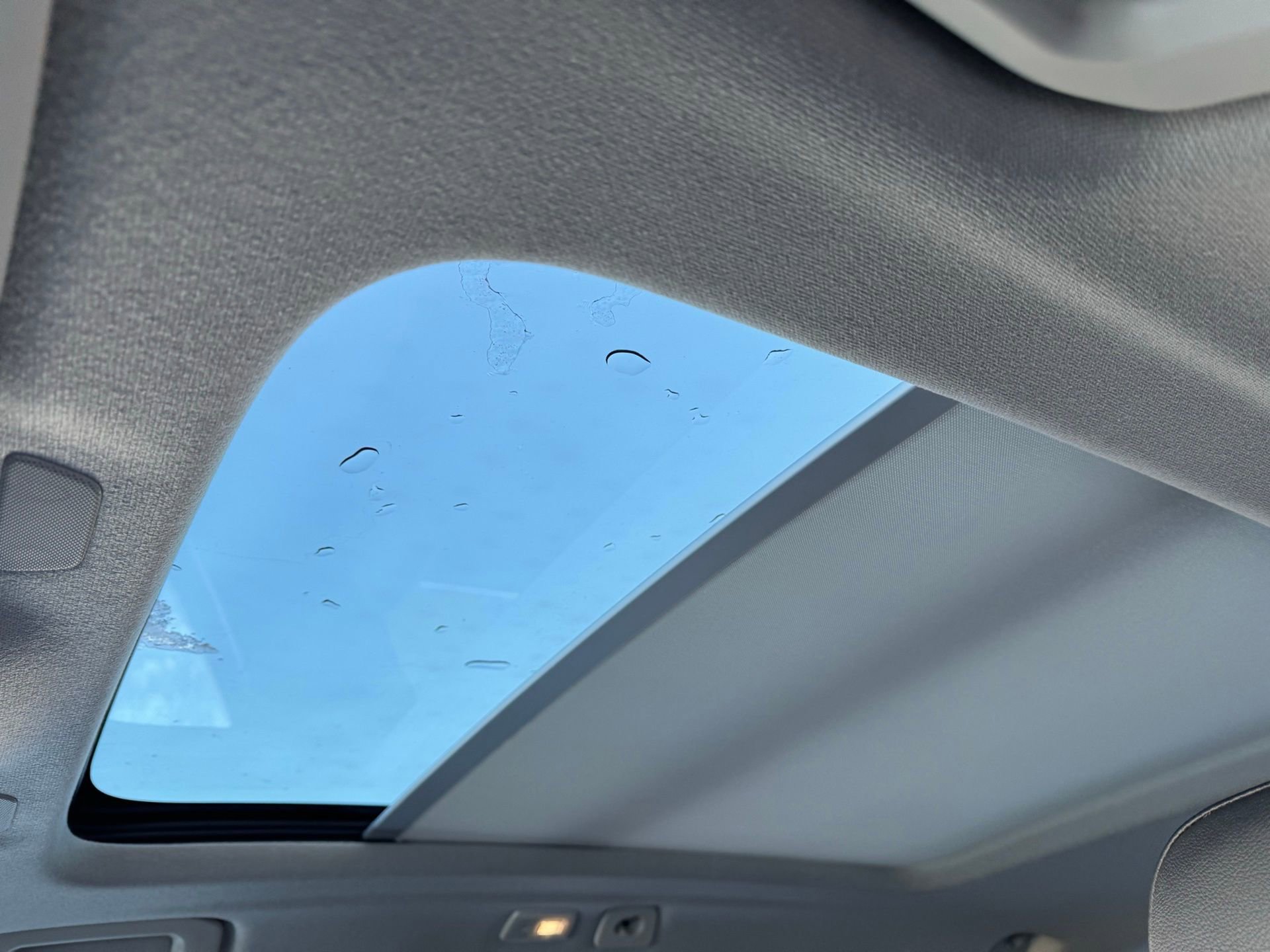 Used 2024 Volvo XC40 B5 Plus image 25