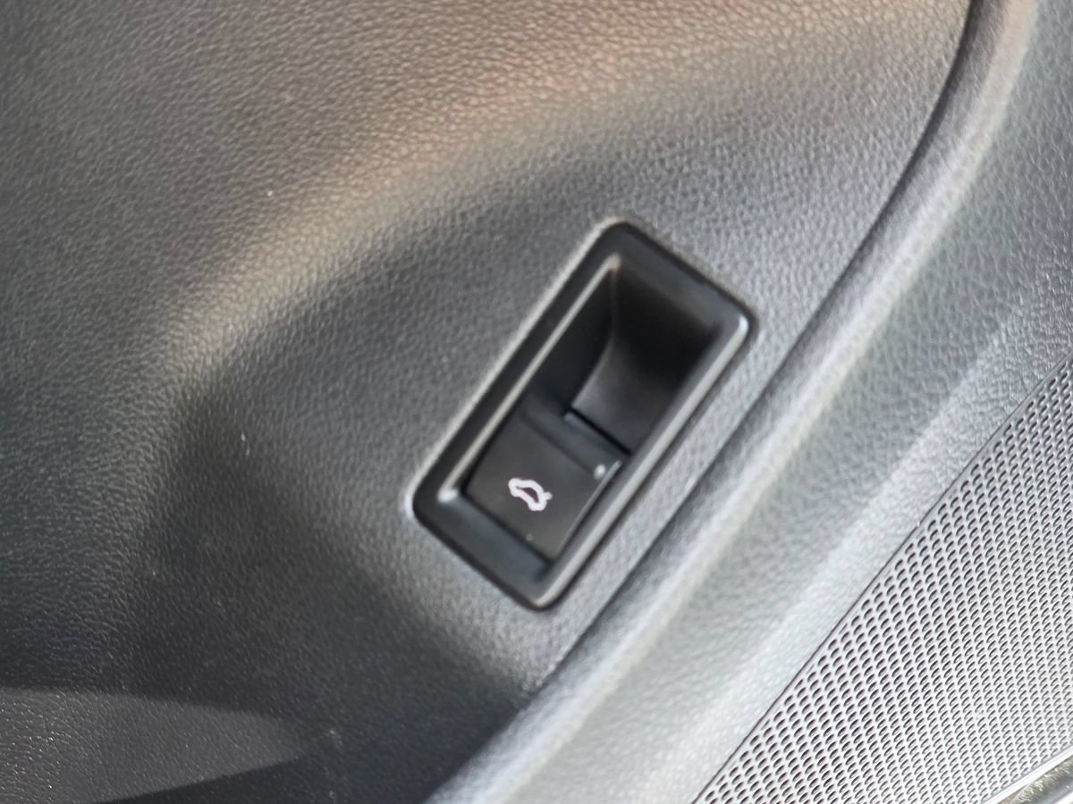 Used 2015 Volkswagen Jetta SEL FWD image 29
