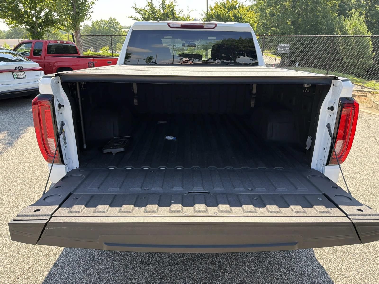 Used 2024 GMC Sierra 1500 SLT w/ X31 Off-Road Package AWD/4WD image 18