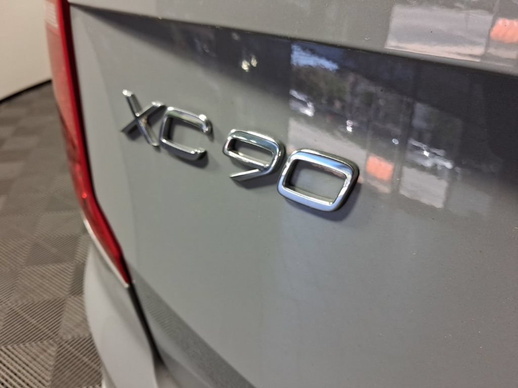 Certified 2025 Volvo XC90 T8 Plus w/ Protection Package AWD/4WD image 13