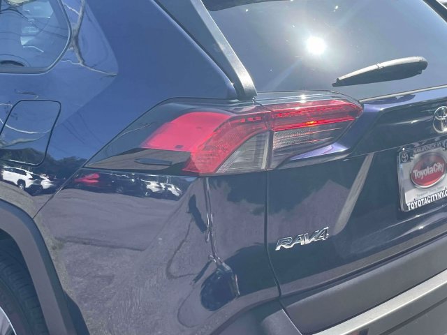 Used 2025 Toyota RAV4 XLE AWD/4WD image 12