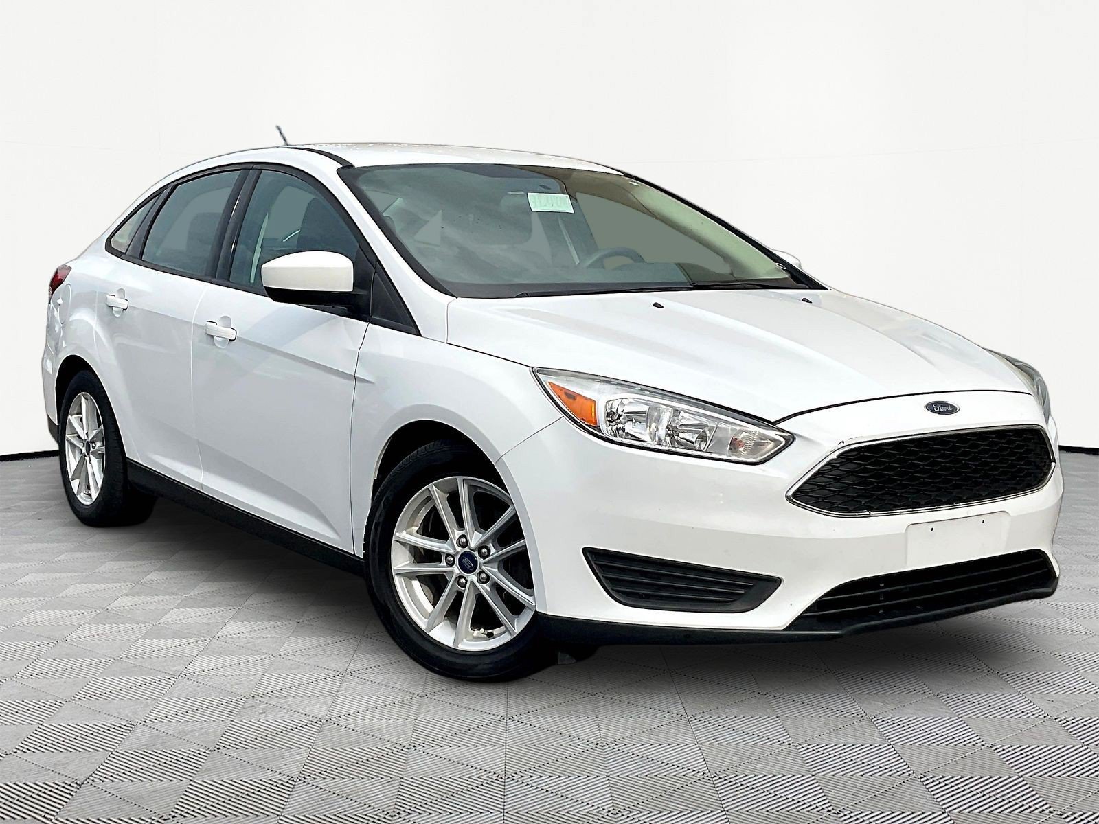 Used 2018 Ford Focus SE w/ Interior Protection Package FWD image 3
