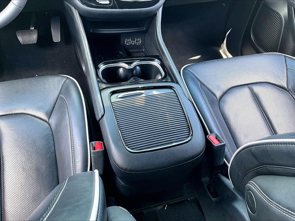 Used 2025 Chrysler Pacifica Limited FWD image 29