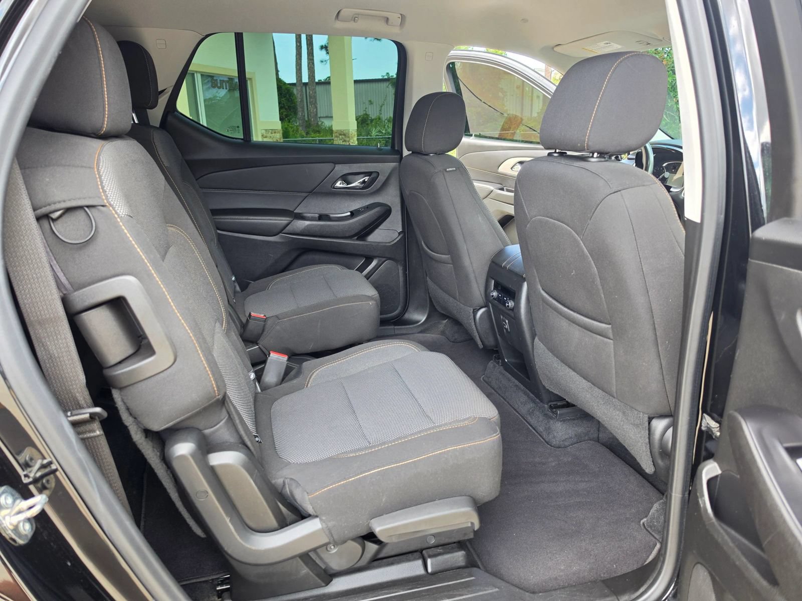Used 2020 Chevrolet Traverse LT FWD image 12
