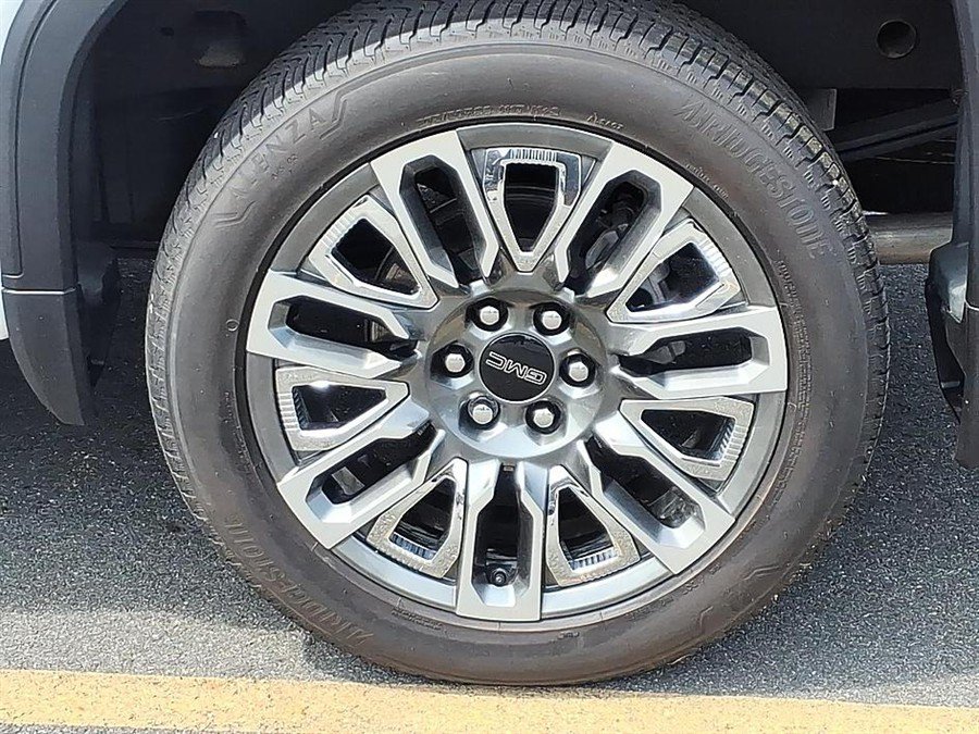 Used 2025 GMC Sierra 1500 Denali Ultimate AWD/4WD image 9