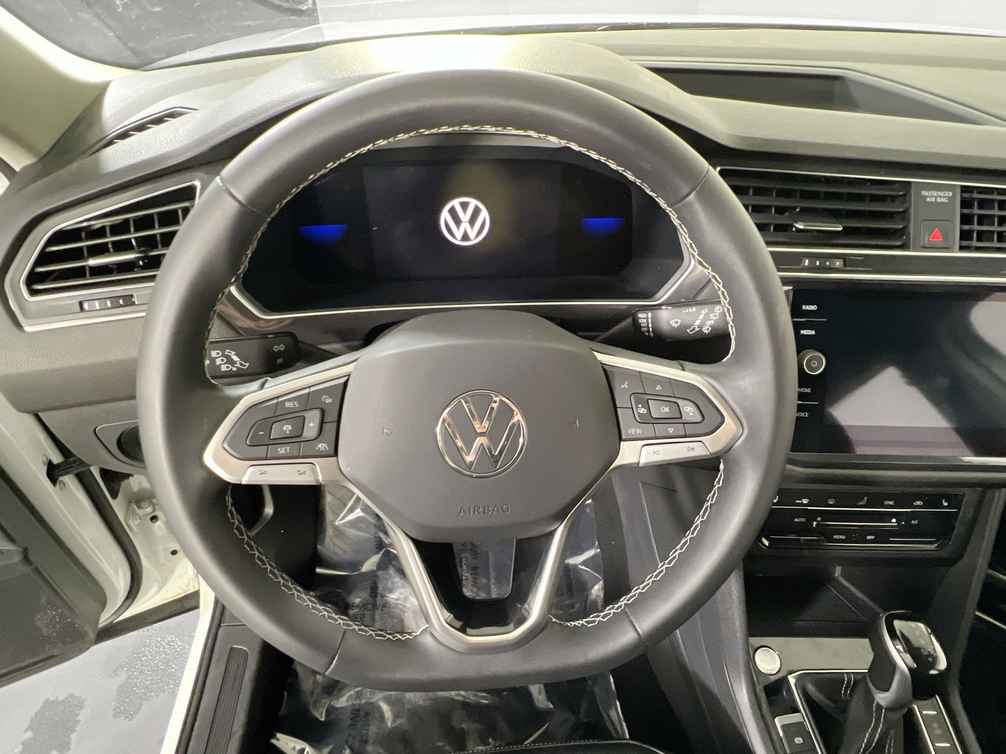 Used 2022 Volkswagen Tiguan SE AWD/4WD image 11