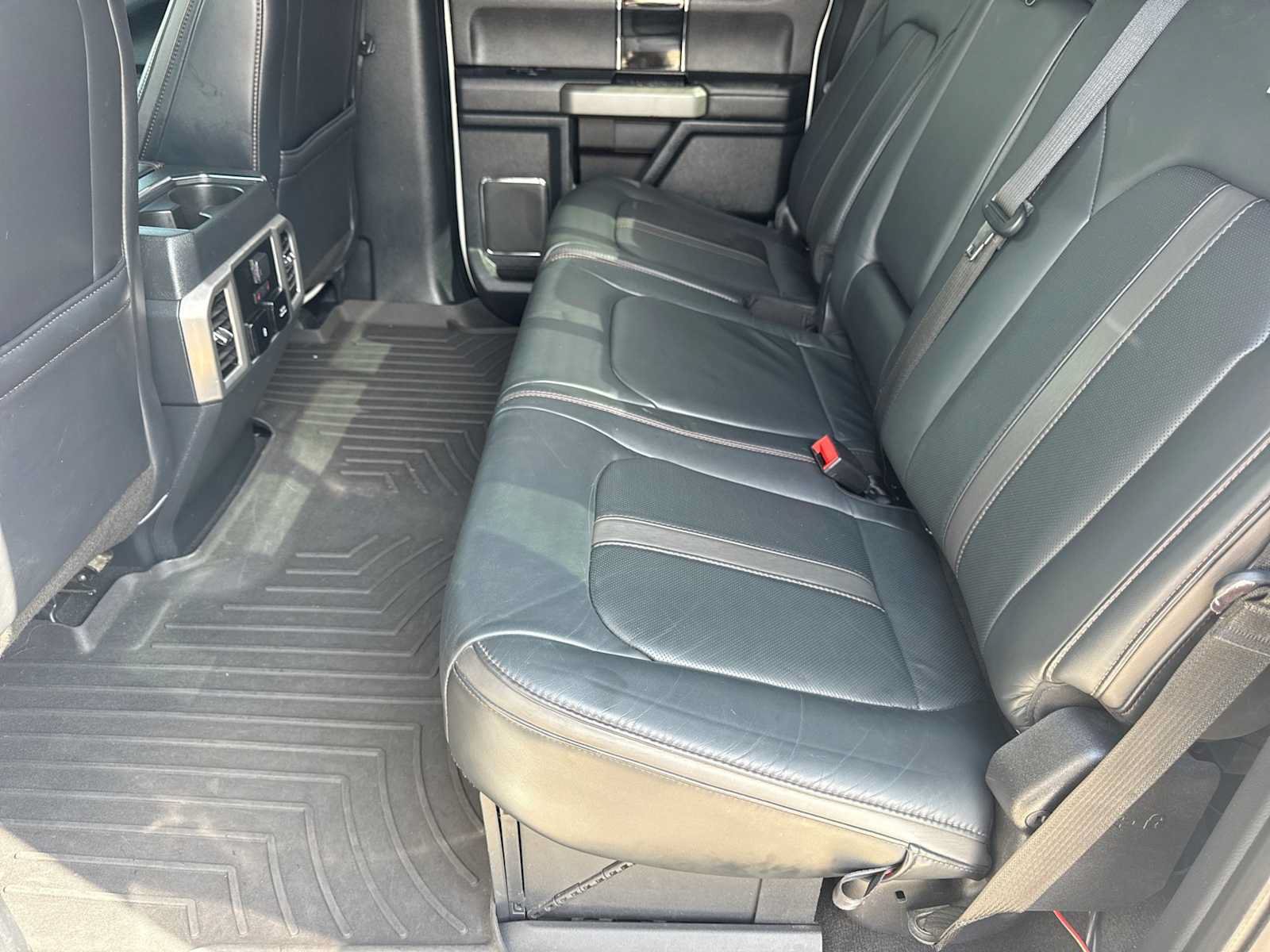 Used 2022 Ford F350 Platinum w/ FX4 Off-Road Package AWD/4WD image 19
