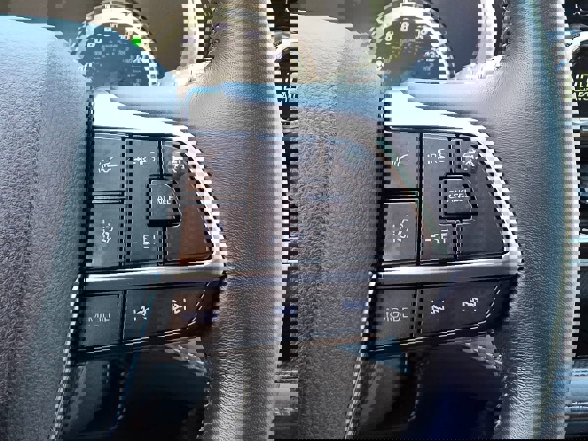 Used 2021 Toyota Highlander LE image 38