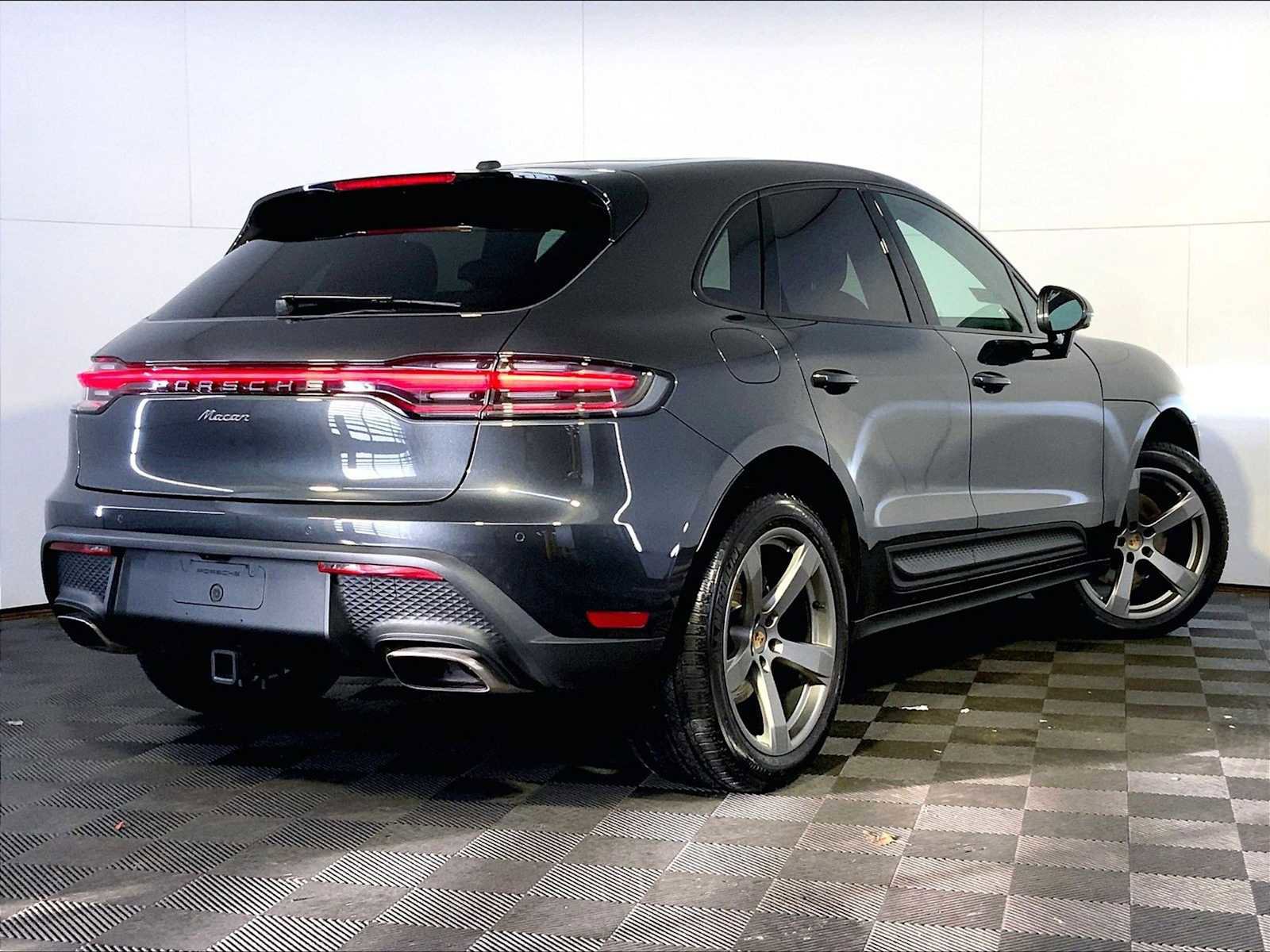 Certified 2025 Porsche Macan image 7