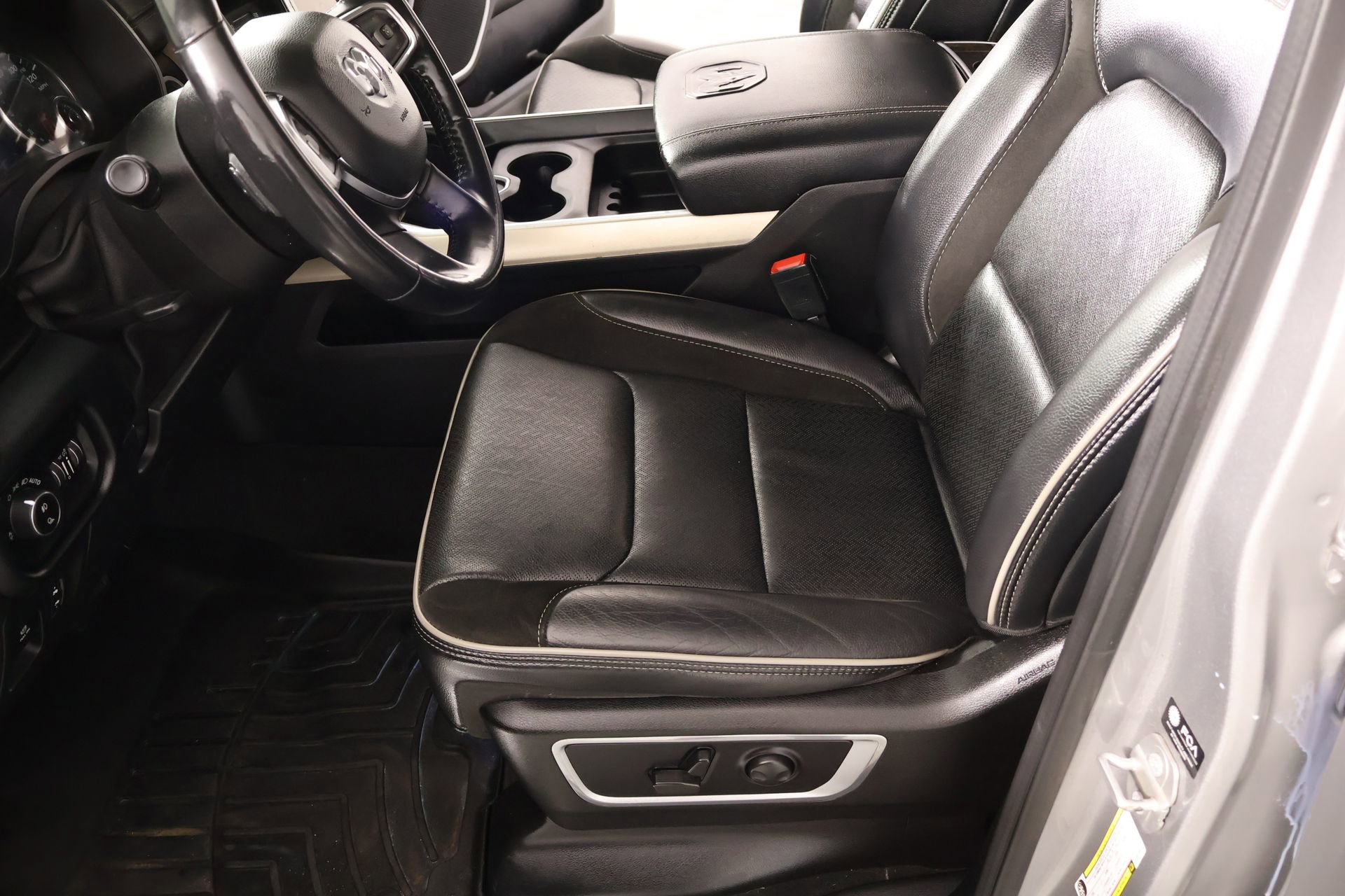 Used 2022 RAM 1500 Laramie RWD image 12