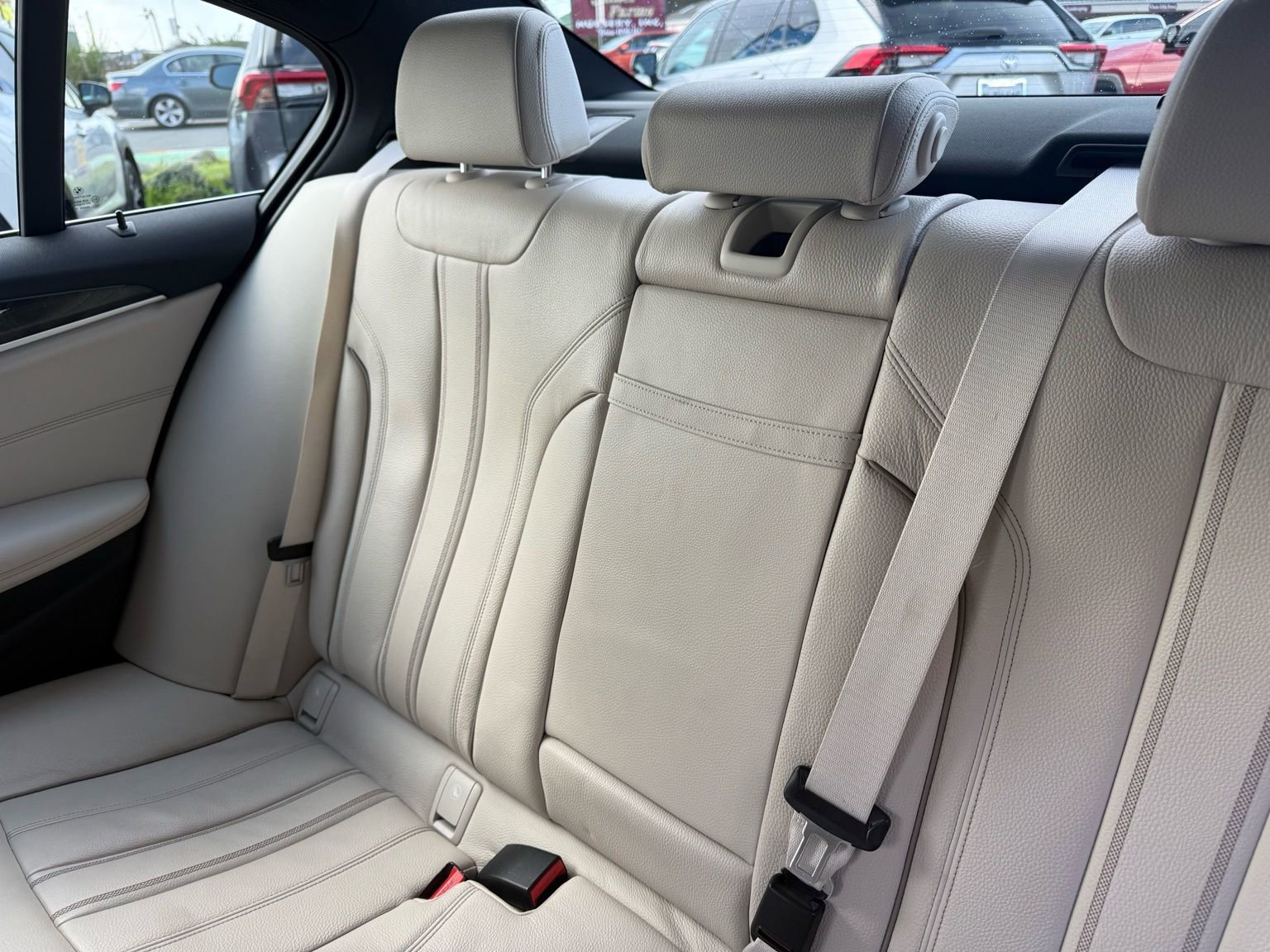 Used 2023 BMW 530e w/ Convenience Package image 31