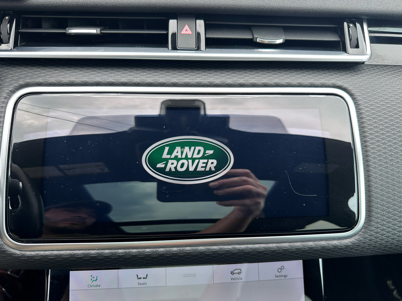 Used 2018 Land Rover Range Rover Velar R-Dynamic SE image 24