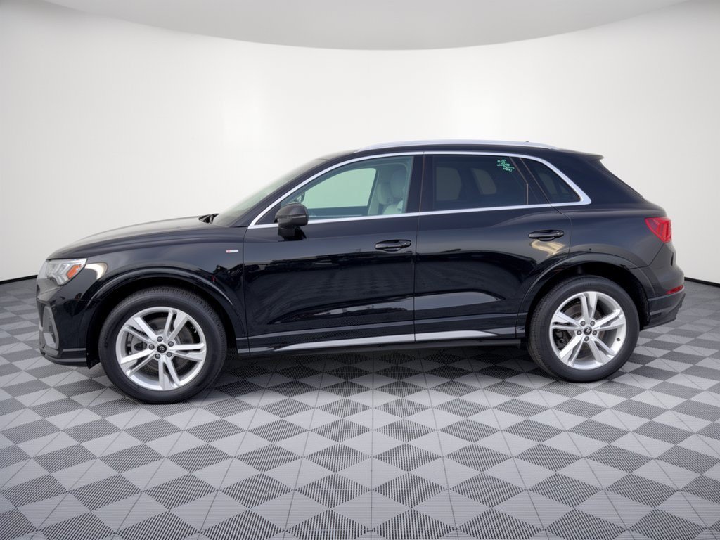 Used 2023 Audi Q3 2.0T Premium w/ Convenience Package AWD/4WD image 2