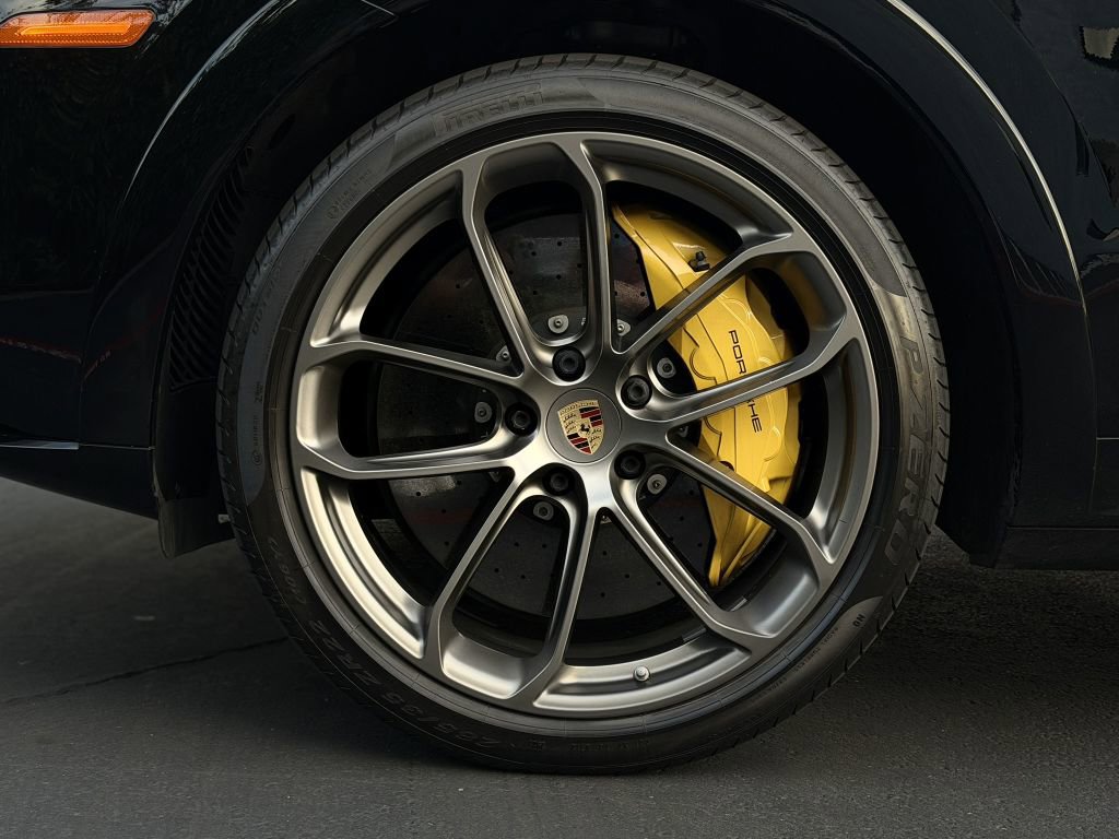 Used 2023 Porsche Cayenne Turbo S AWD/4WD image 24