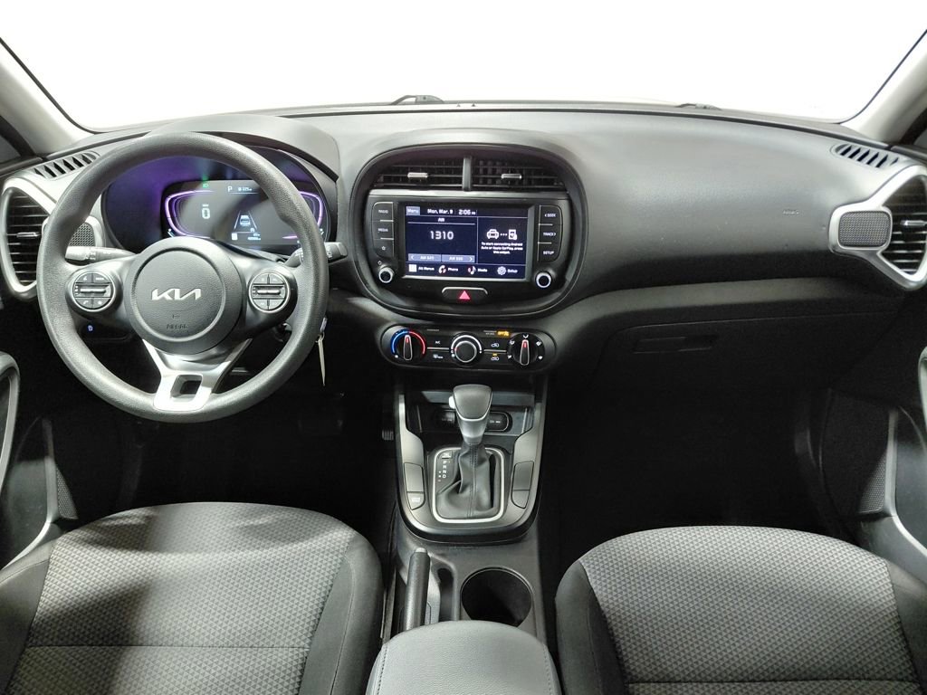 Used 2023 Kia Soul LX w/ LX Technology Package FWD image 3
