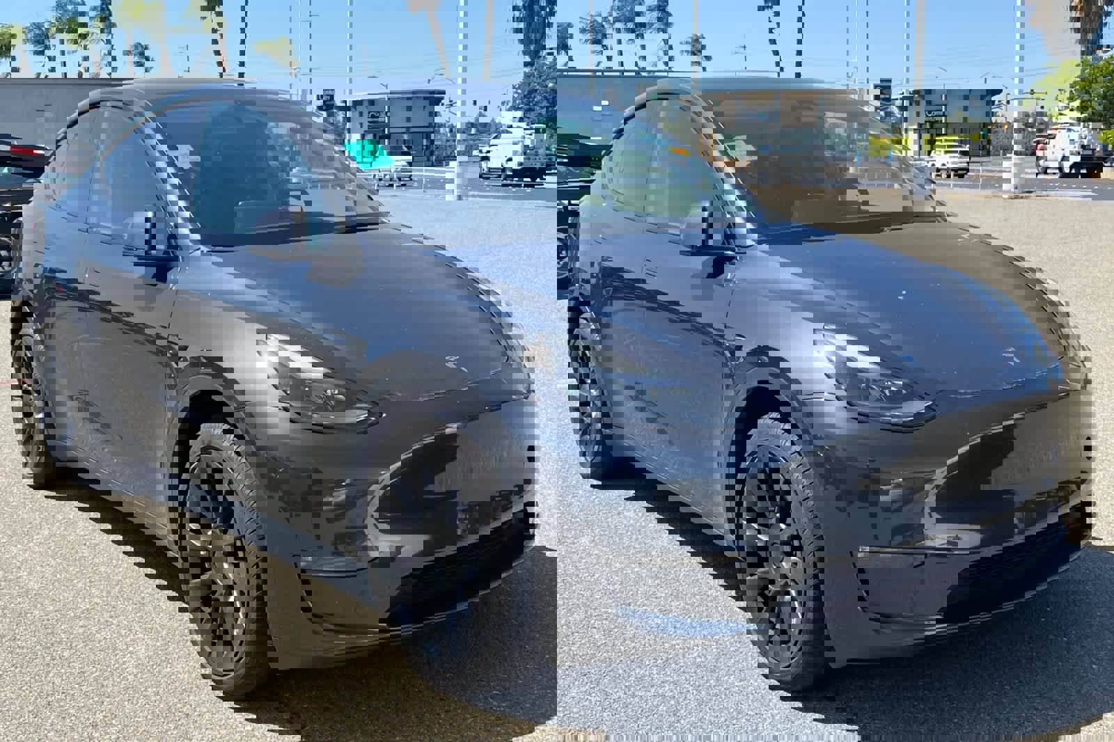 Used 2024 Tesla Model Y Long Range image 3