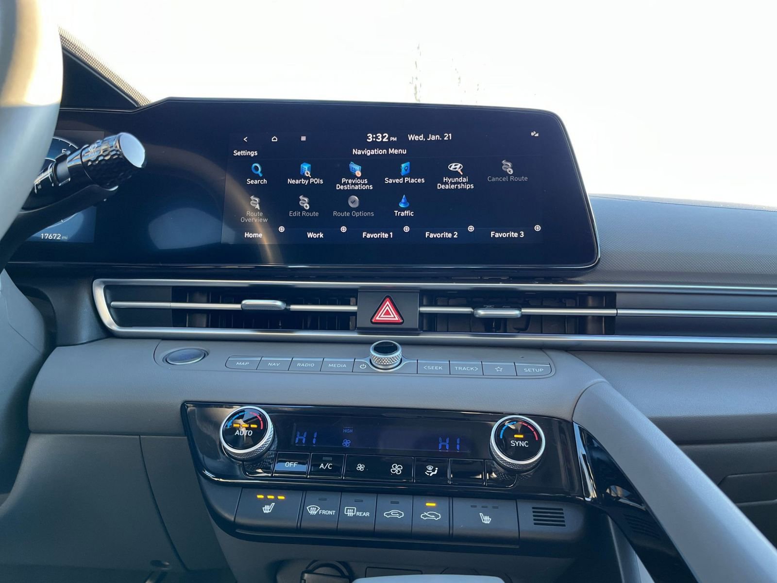 Used 2025 Hyundai Elantra SEL image 21